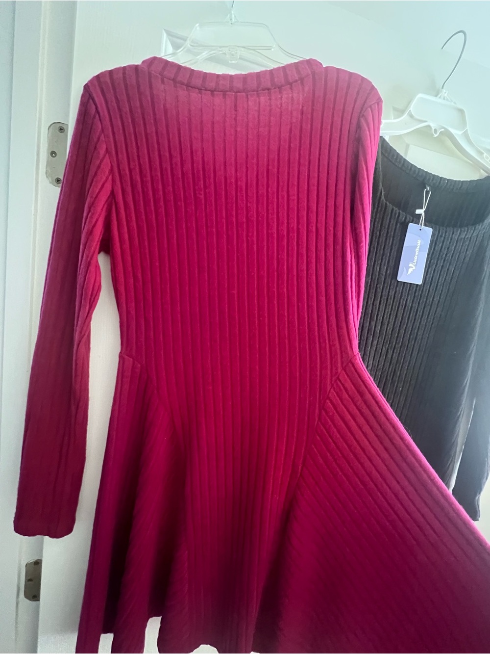This burgundy Anrabess ribbed knit dress features a V-neckline and long sleeves.